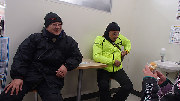 モスキート部屋さん（左）とＡＫＩＲＡさん（右）